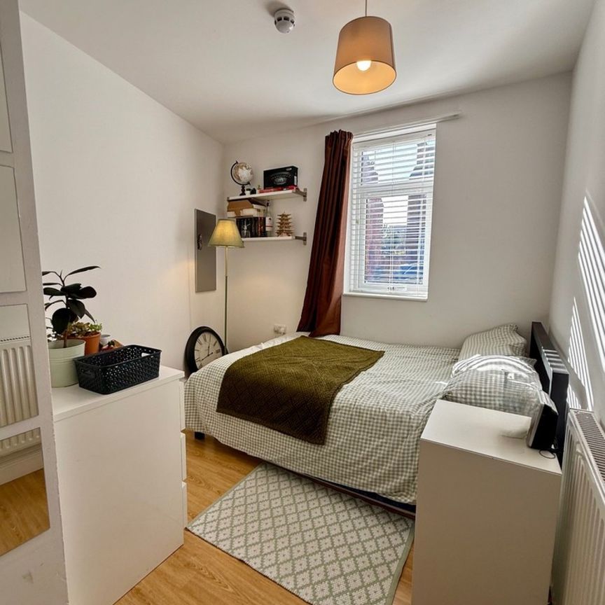 4 bed Apartment for Rent - Photo 1