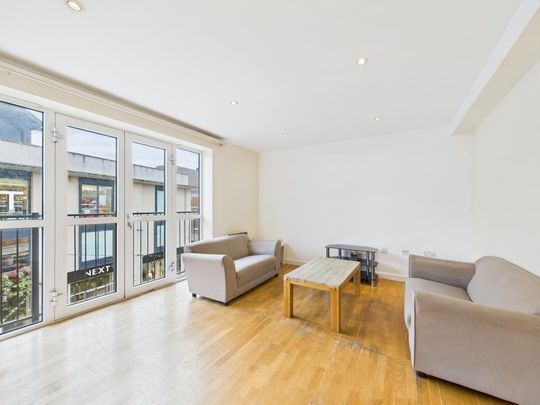 3 bedroom flat to rent - Photo 1