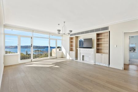 ARCHITECTURALLY DESIGNED BOUTIQUE STYLE APARTMENT WITH STUNNING WATER VIEWS IN PRESTIGIOUS WINSLOW GARDENS - Photo 3