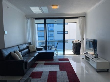 FULLY FURNISHED Three bed apartment with Skyline & water views - Photo 3