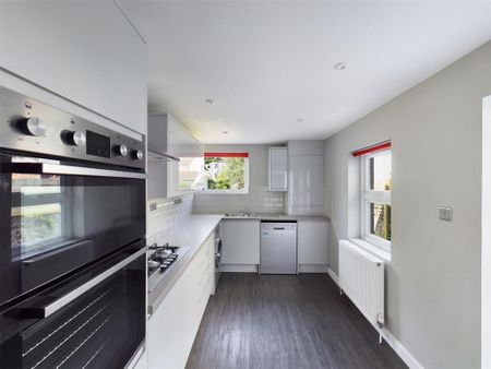 1 bedroom in a house share to rent - Photo 4