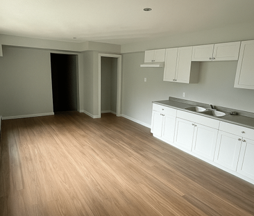 332 Donalda St, Unit 1, Midland, ON - Photo 1