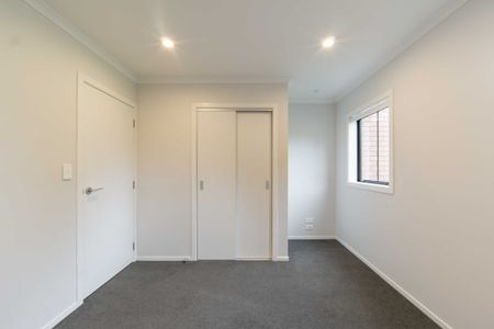 Cozy Two Bedroom Townhouse - Photo 5