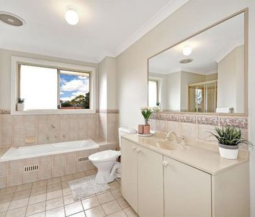 IMMACULATE & LOW MAINTENANCE - Photo 3