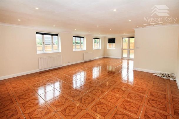 4 bedroom detached house to rent - Photo 1