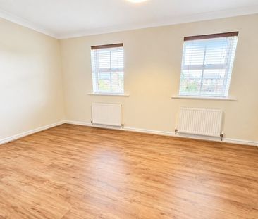 Four Bedroom House To Let on Childers Court - Photo 2