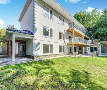 9 Redland Crescent E #(Main Floor Nanny Suite) - Photo 2