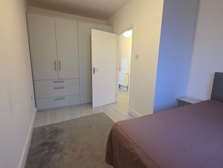 2 Bed Flat, Porden Road, SW2 - Photo 3