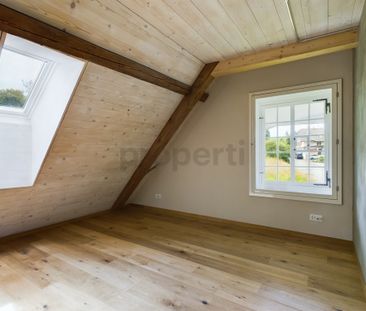 Charming 3.5-room penthouse apartment in a central location in Bätt... - Photo 6