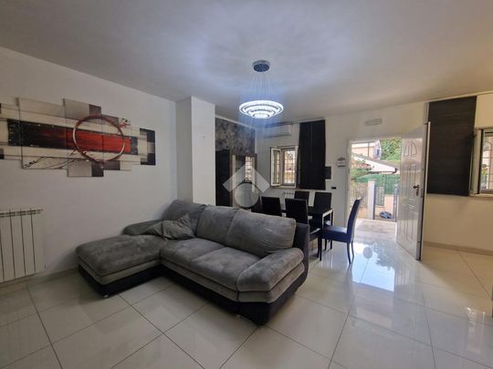 Porzione di trifamiliare in affitto - Photo 1