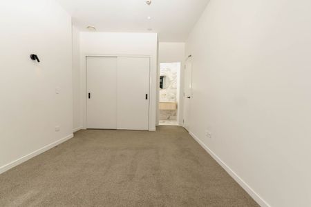 Upmarket Two Bedroom Two Bathroom Two Carpark Eden Terrace - Photo 5