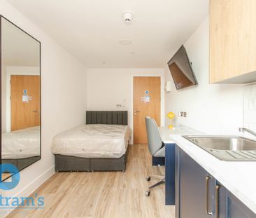 4 bed Apartment for Rent - Photo 2