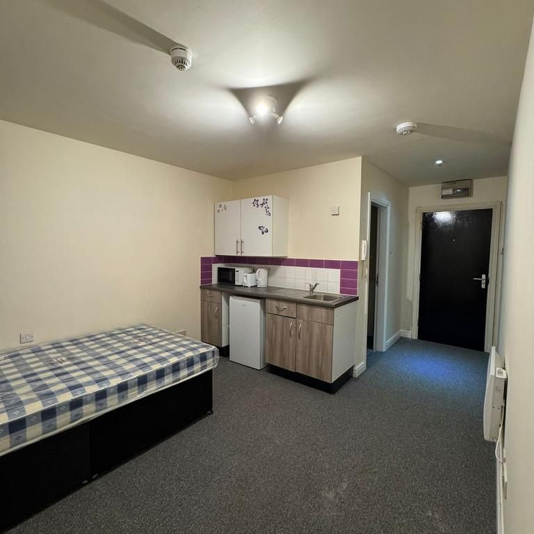 Studio to rent - Photo 1