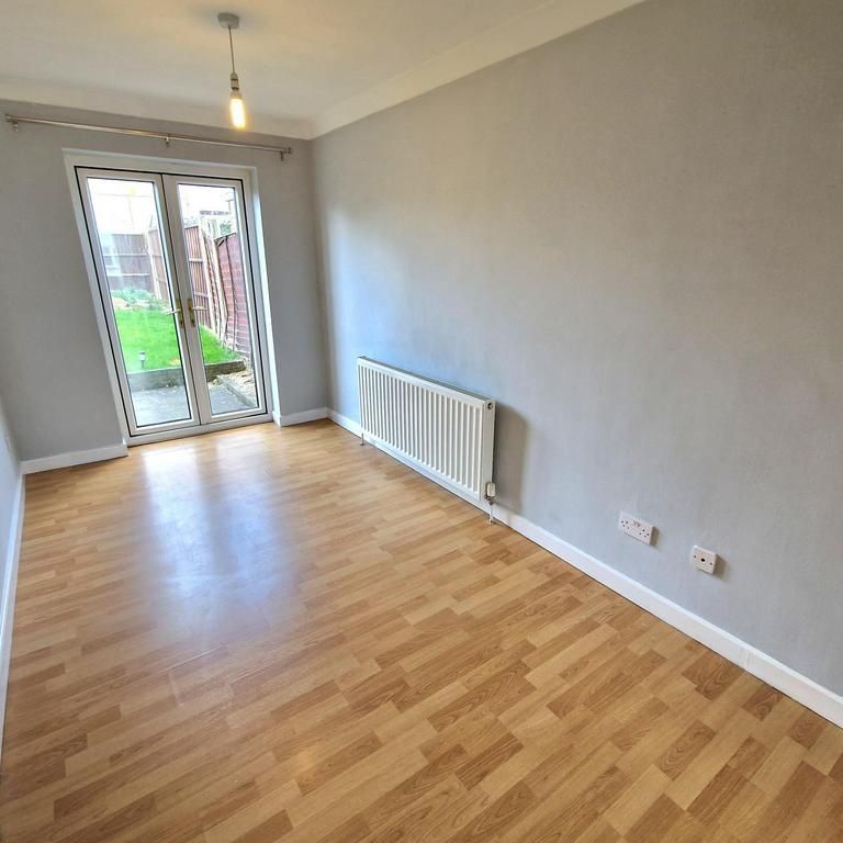 3 bedroom semi-detached house to rent - Photo 1