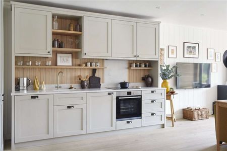 Luxury Lakeside apartments, fully serviced by The Lakes by YOO concierge and security teams. - Photo 5