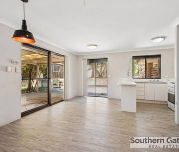 COSY FAMILY HOME IN CONVENIENT LOCATION - Photo 3