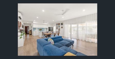 3-4 Bedroom, 2 Bathroom Home with swimming pool available for 12-24 month lease - Photo 3