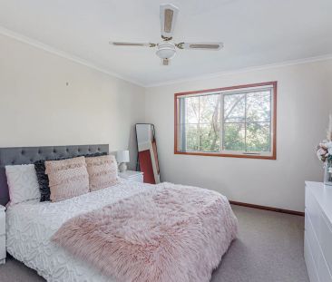 Spacious Townhouse Living with Three Bedrooms - Photo 5