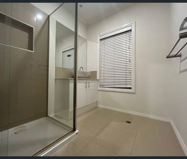 12 Auguste Avenue, Clayton, Vic 3168 - Photo 1