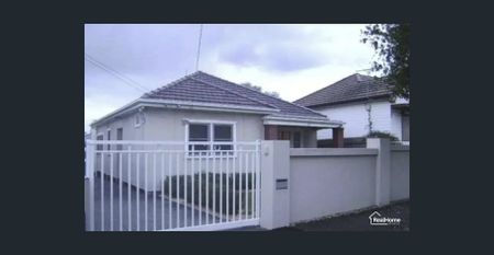 Charming 3-Bedroom Family Home in the Heart of Parramatta - Photo 3