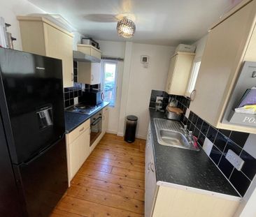 3 bedroom maisonette to rent - Photo 2