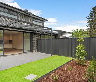 Luxury Townhouse in a prime location! - Photo 6