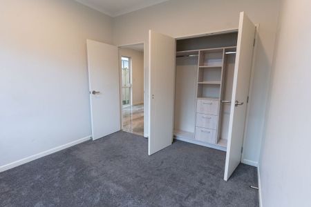 Charming 2BR Flat Bush Granny - Photo 2