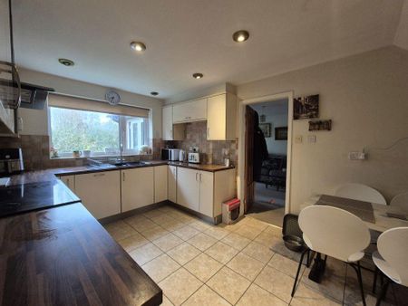 4 bedroom detached house to rent - Photo 5