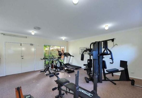 SPLIT LEVEL 2 BEDROOM TOWNHOUSE IN MARSFIELD - Photo 1