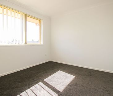 3 BEDROOM TOWNHOUSE - Photo 5