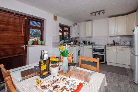 2 bedroom terraced house to rent - Photo 2