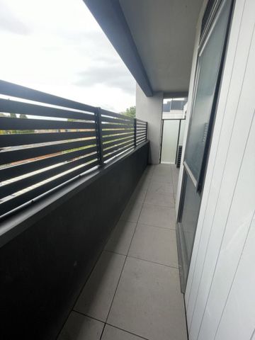 Stylish Apartment for Rental in the Heart of Carnegie - Photo 2