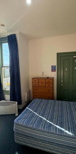 Modern rooms in a central location - Power and internet included - Photo 1