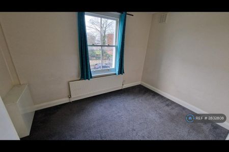 3 bedroom flat to rent - Photo 5