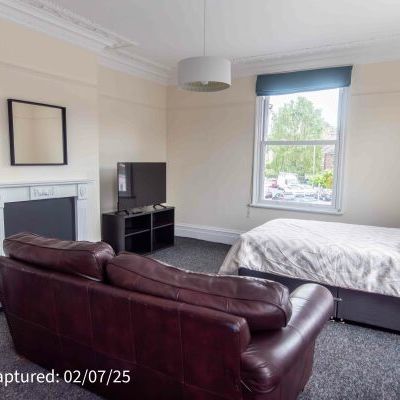 Room 5, 38 Heslington Road - Photo 1