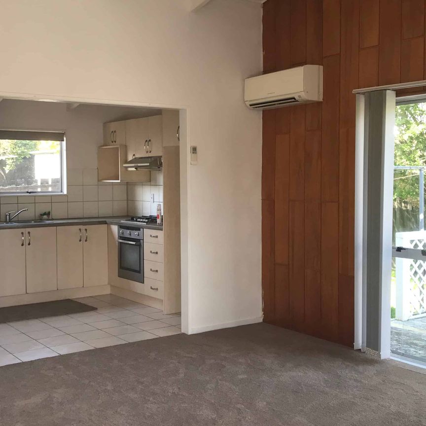 Mt Roskill, 2 bedrooms, 1.5 bathroom - Photo 1