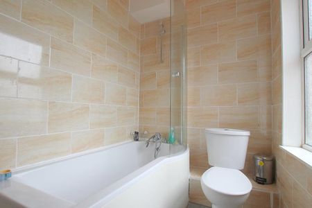 3 bedroom terraced house to rent - Photo 3