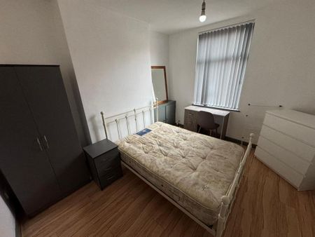 4 bedroom terraced house to rent - Photo 3