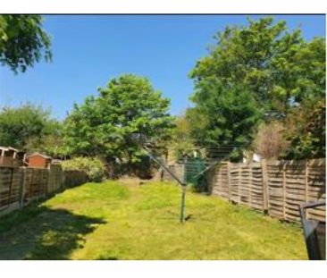 3 Bed Terraced House, Whites Avenue, IG2 - Photo 2