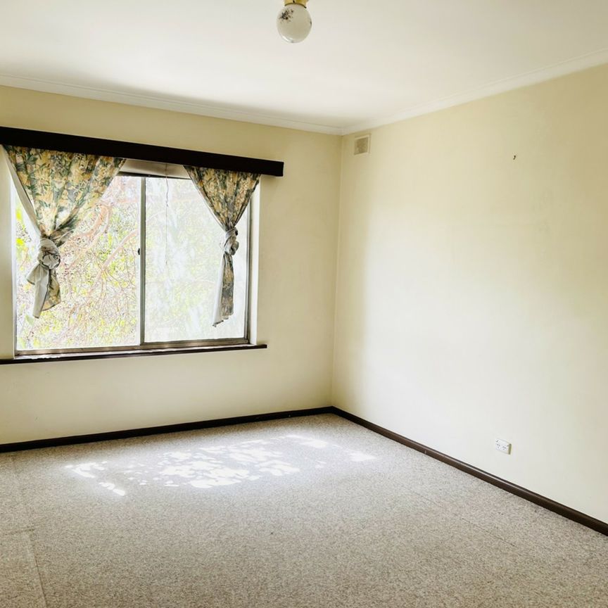 Charming 2-Bedroom Unit with Classic Appeal - Photo 1