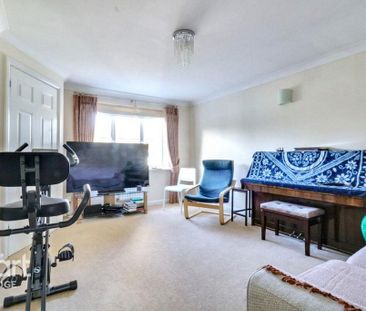 4 bedroom link detached house to rent - Photo 2