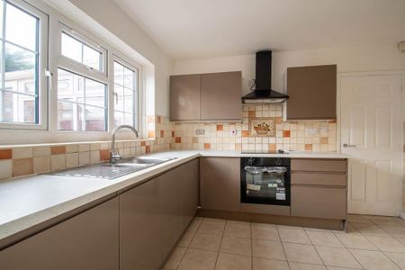 4 bedroom detached house to rent - Photo 3