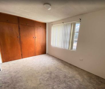 Minutes walk to Station & Shops!! - Photo 4