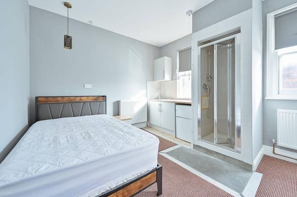 Studio to rent - Photo 1