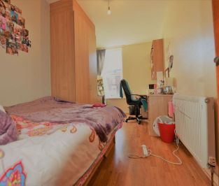 4 bedroom Flat in Flat 10, Leeds - Photo 3