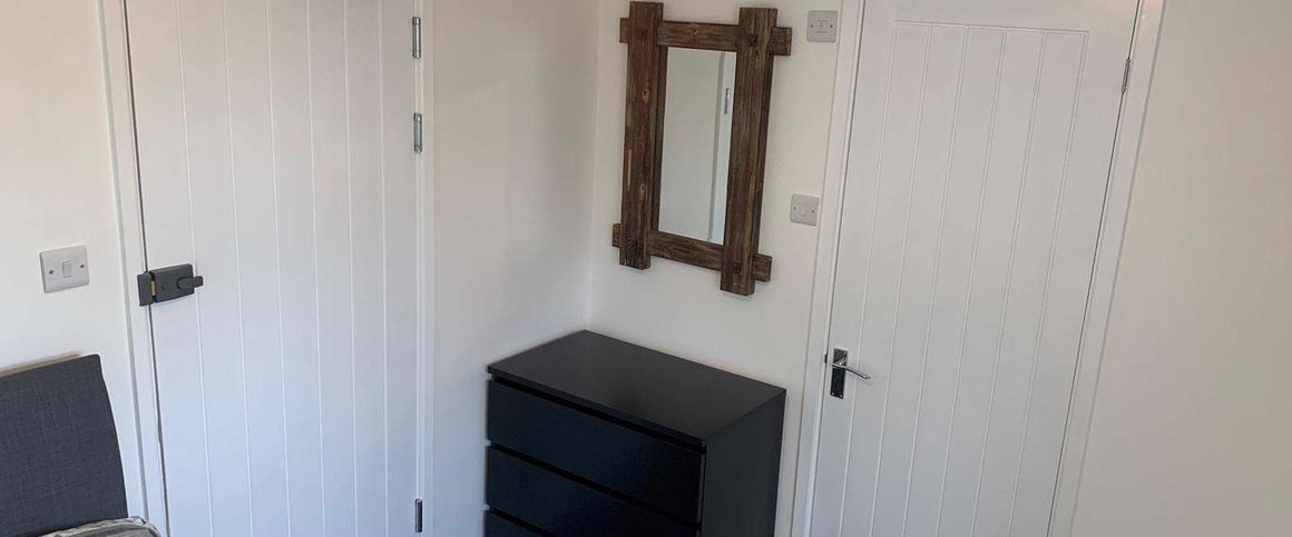 High quality refurbished en-suite rooms for professionals Room 1 - Photo 1