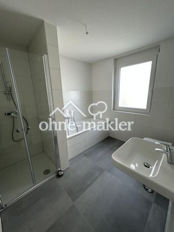 Neubau/ Erstbezug 3- Zimmerwohnung mit Balkon/ Terrasse - Photo 3