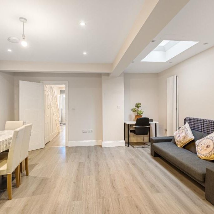 4 bedroom terraced house to rent - Photo 1