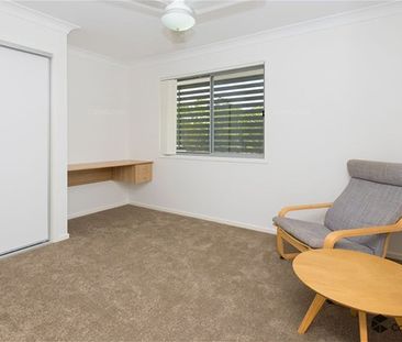 FOR RENT - MODERN 3-BEDROOM TOWNHOUSE - Photo 1