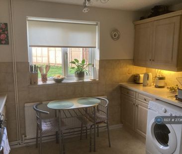 3 bedroom semi-detached house to rent - Photo 1